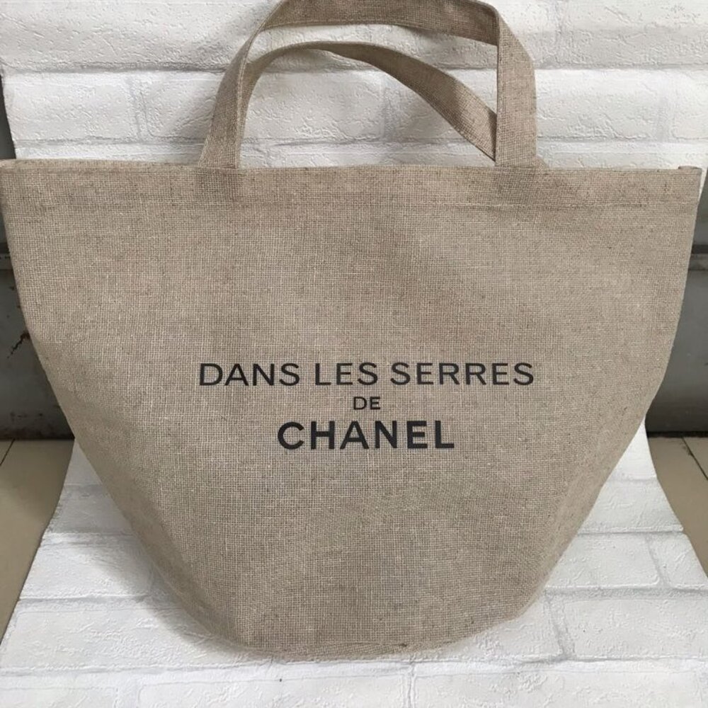 ***Chanel Beauty line*** Chanel Dans Les Serres 2021 Spring Event tote